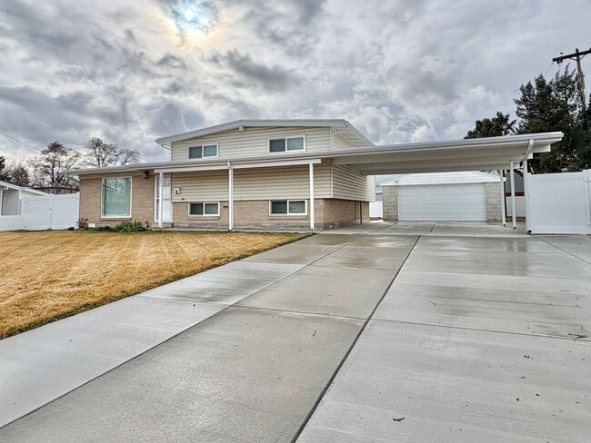 property at 3894 W Marcus Rd