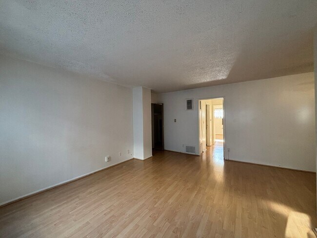 231 W Tujunga Ave-Unit -C in Burbank, CA - Building Photo - Building Photo