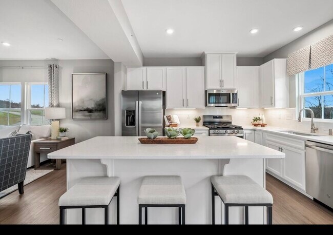 107 Leah Dr in Zelienople, PA - Building Photo - Building Photo