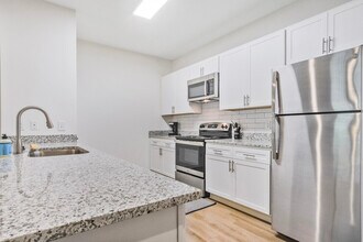 8251 Windsor Hill Blvd in North Charleston, SC - Foto de edificio - Building Photo