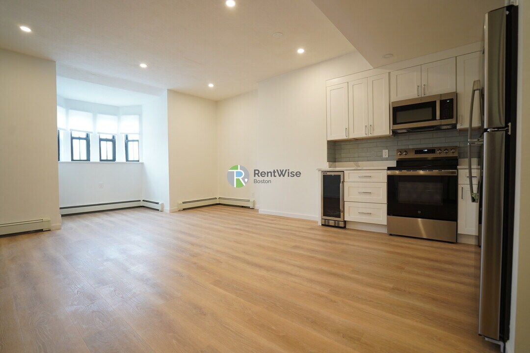 521 Massachusetts Ave in Boston, MA - Building Photo