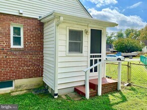 7132 Parkview Ave in Falls Church, VA - Building Photo - Building Photo