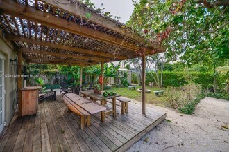 2206 N 26th Ave in Hollywood, FL - Building Photo - Building Photo