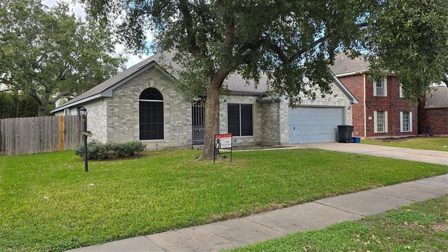 15310 Gatesbury Dr in Houston, TX - Building Photo - Building Photo