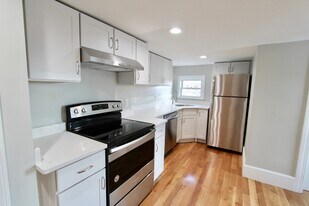 55 Forest Ave, Unit 3 in Everett, MA - Building Photo