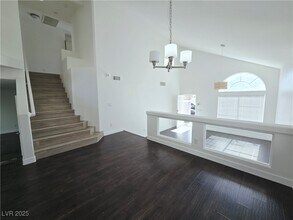 8528 W Gilmore Ave in Las Vegas, NV - Building Photo - Building Photo