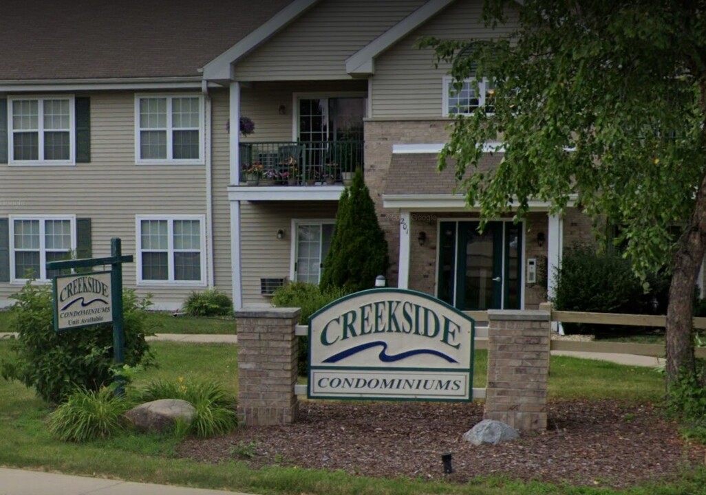 205 Kearney Way, Unit 201 - 205 in Waunakee, WI - Foto de edificio