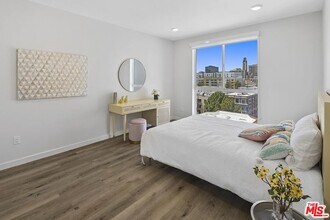 2783 Francis Ave in Los Angeles, CA - Building Photo - Building Photo
