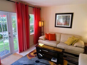 931 NE 4th St-Unit -2 in Boca Raton, FL - Building Photo - Building Photo