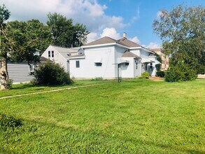 609 Blackhawk St in Reinbeck, IA - Building Photo - Building Photo