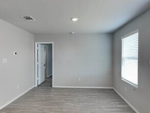 3238 Kornberg Dr in Converse, TX - Foto de edificio - Building Photo