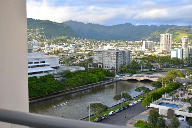 1645 Ala Wai Blvd in Honolulu, HI - Building Photo - Building Photo