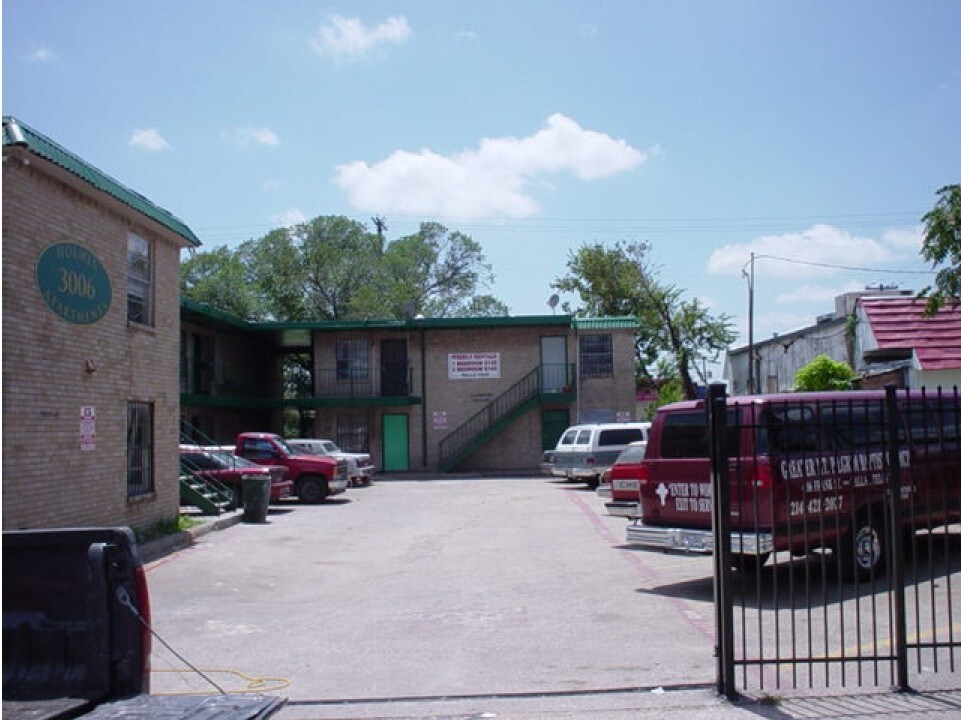 Holmes Apartments in Dallas, TX - Building Photo