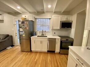 15 Bond St, Unit 1 in Boston, MA - Building Photo - Building Photo