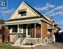 19 Crosthwaite Ave S in Hamilton, ON - Building Photo