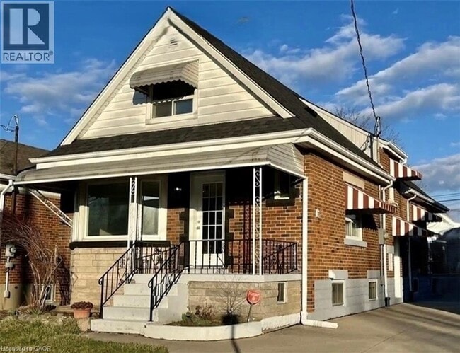 property at 19 Crosthwaite Ave S