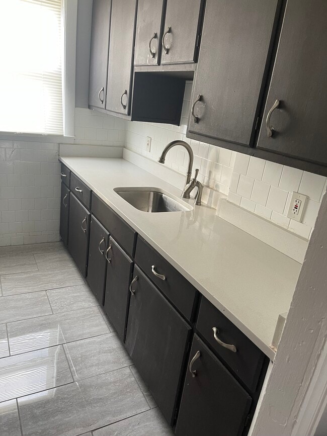 117 Burnside Ave, Unit 2 Bedroom