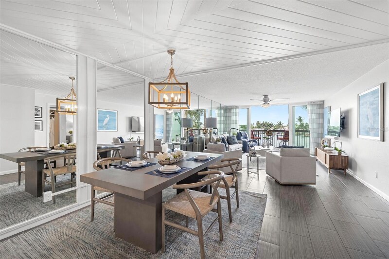 9495 Blind Pass Rd in St Pete Beach, FL - Building Photo