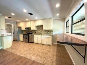 2807 Edgewater Dr in Austin, TX - Building Photo - Building Photo