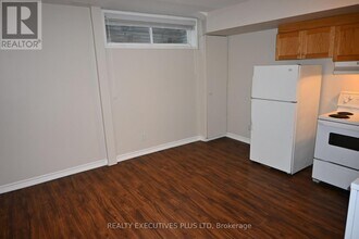 43 Pear Tree Mews in Toronto, ON - Building Photo - Building Photo