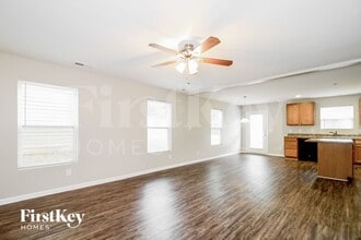 4300 Oak Pointe Dr in Winston-Salem, NC - Foto de edificio - Building Photo