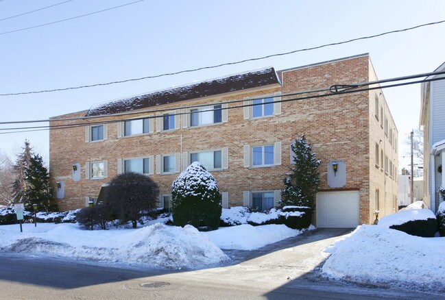 1525 Thacker St in Des Plaines, IL - Building Photo - Building Photo