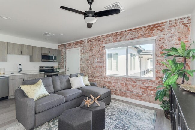 2512 E Thomas Rd in Phoenix, AZ - Building Photo - Building Photo