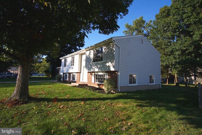 107 Forest Ridge Dr in Sterling, VA - Building Photo - Building Photo