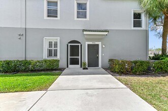 3043 Grandiflora Dr in Greenacres, FL - Building Photo - Building Photo