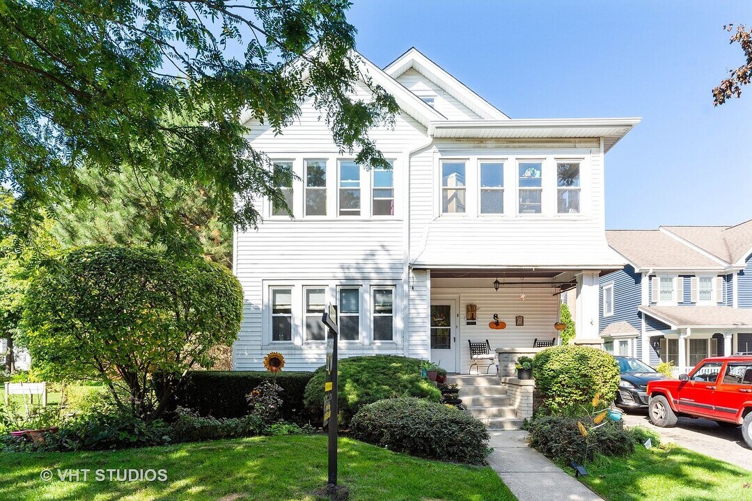 8 E Euclid Ave, Unit First Floor in Arlington Heights, IL - Foto de edificio