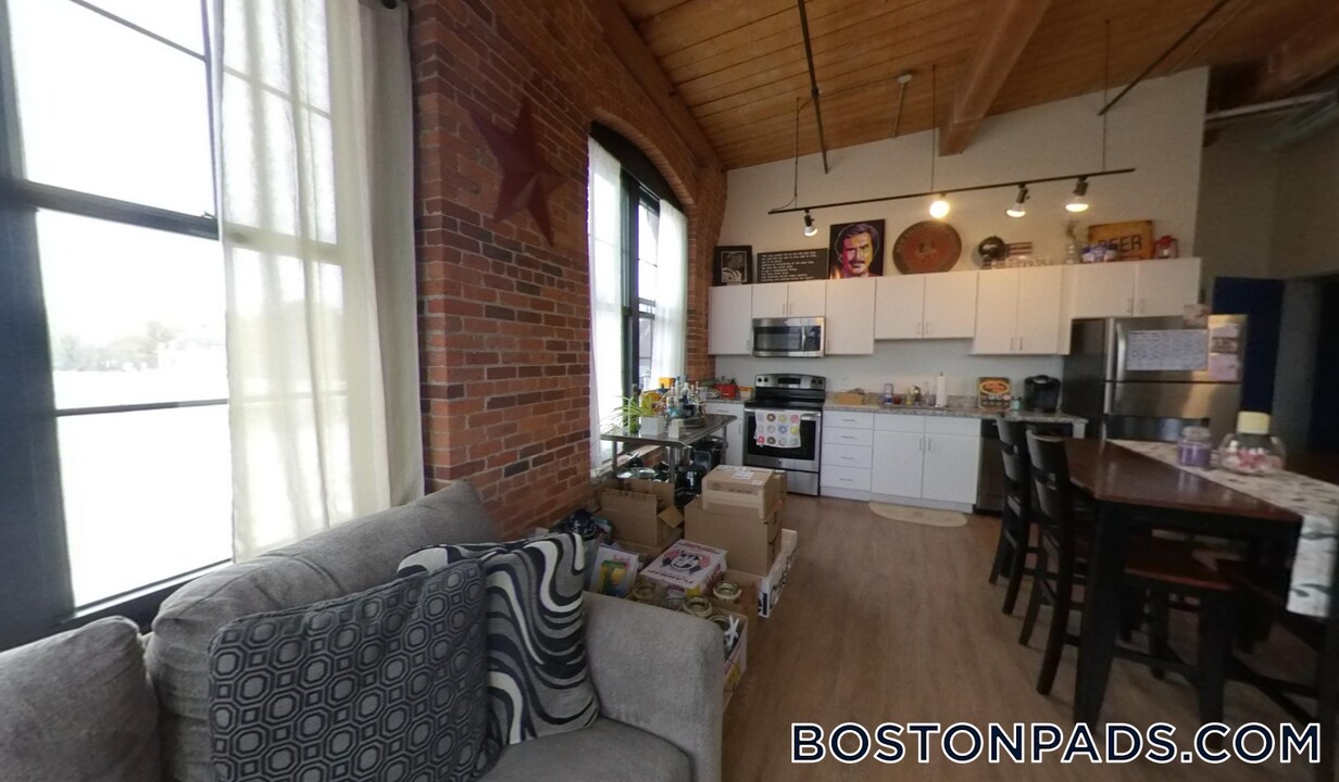 60 Water St in North Andover, MA - Building Photo
