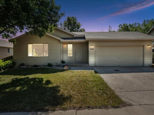 property at 1637 Bayberry Cir
