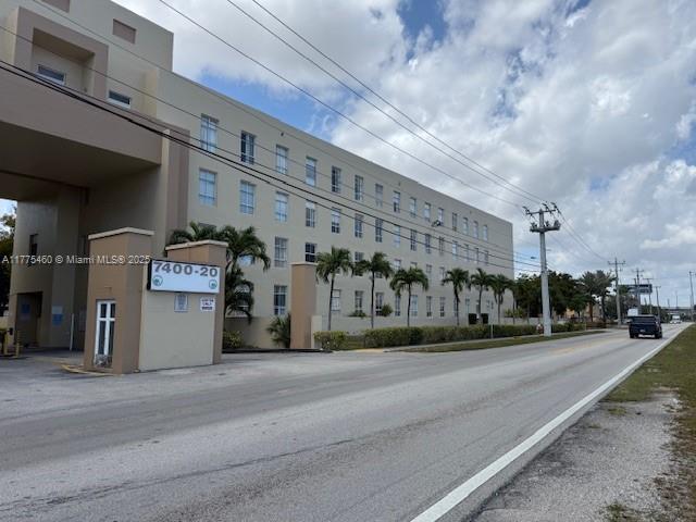 7420 W 20th Ave in Hialeah, FL - Building Photo - Building Photo