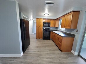3225 Jarvis St in Holiday, FL - Building Photo - Building Photo