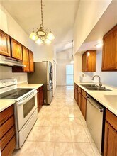 1295 Taylor Oaks Dr in Roswell, GA - Foto de edificio - Building Photo