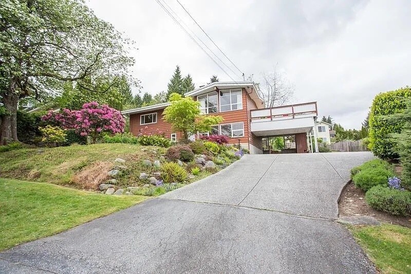 958 Ranch Park Way in Coquitlam, BC - Building Photo