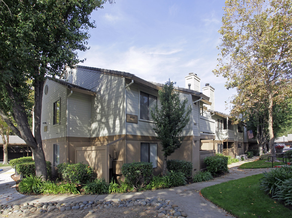 Heritage Oaks Apartments in Carmichael, CA - Building Photo