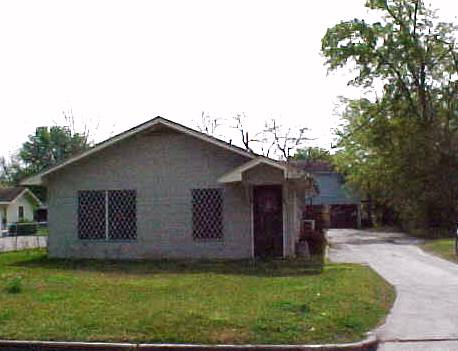 1900 Maryland in Baytown, TX - Building Photo