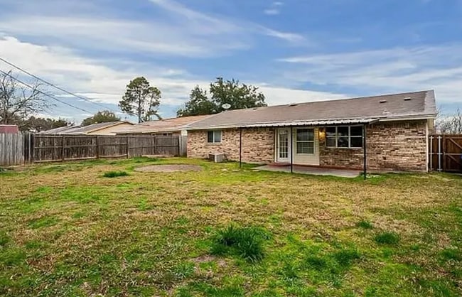 property at 423 Southlake Dr