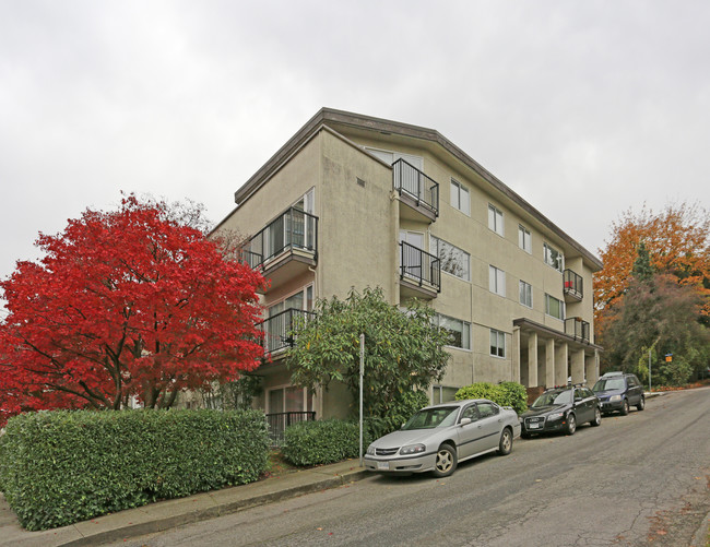 Lanai Lodge in New Westminster, BC - Building Photo - Primary Photo