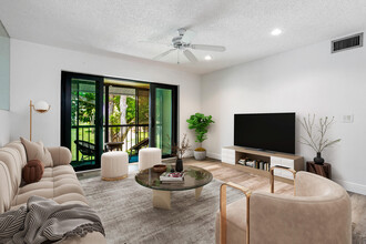 628 Sea Pine Way in Greenacres, FL - Building Photo - Building Photo