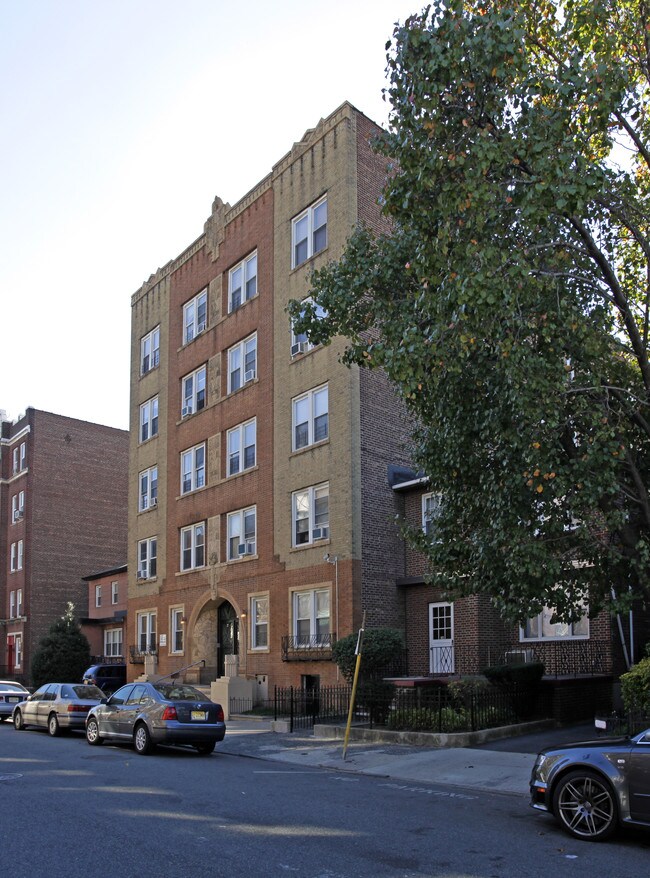 35 Kensington Ave in Jersey City, NJ - Foto de edificio - Building Photo