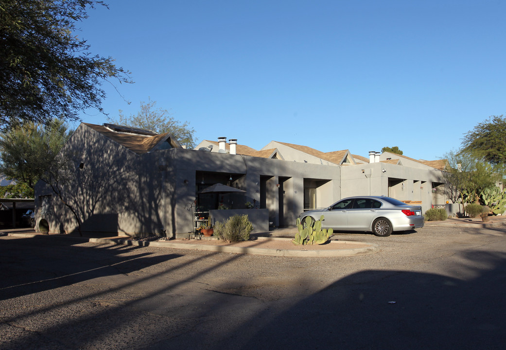 2744 N Country Club Rd in Tucson, AZ - Building Photo