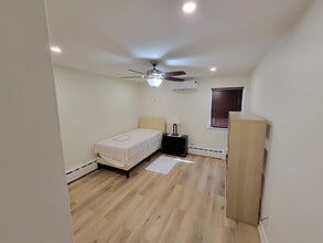 5707 N Central Ave, Unit 2nd floor in Chicago, IL - Building Photo - Building Photo