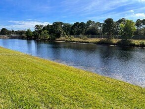 4513 Artesa Way S in Palm Beach Gardens, FL - Building Photo - Building Photo