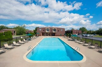 Regency Court in Orchard Park, NY - Foto de edificio - Building Photo