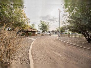 7513 N 61st Ave in Glendale, AZ - Foto de edificio - Building Photo