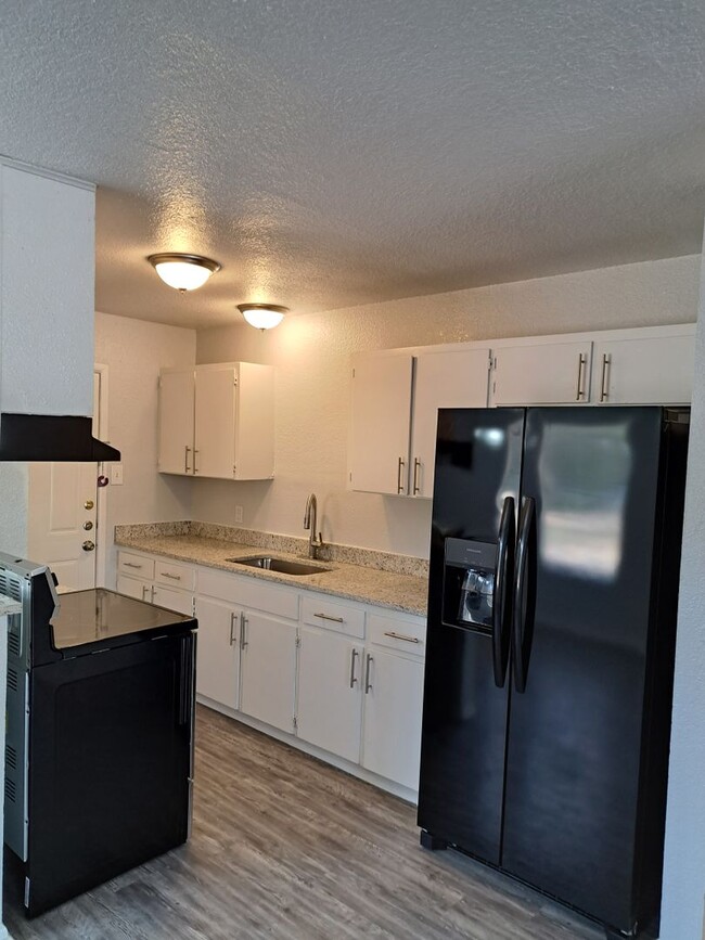1810 Amberson Dr in San Antonio, TX - Building Photo - Building Photo