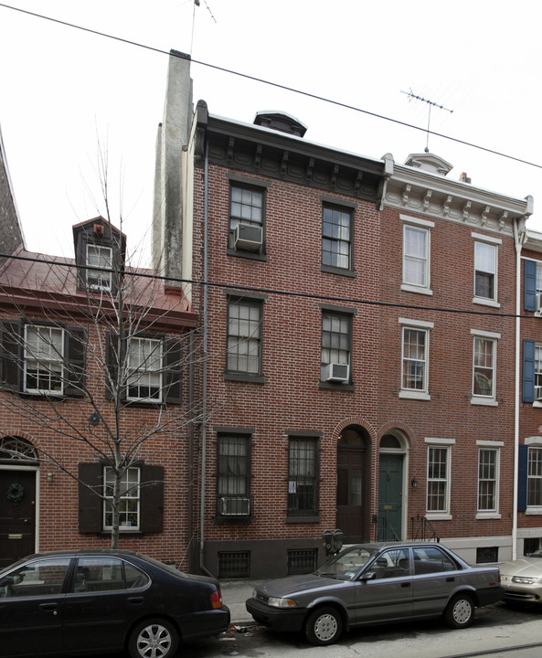 328 S 12th St in Philadelphia, PA - Building Photo