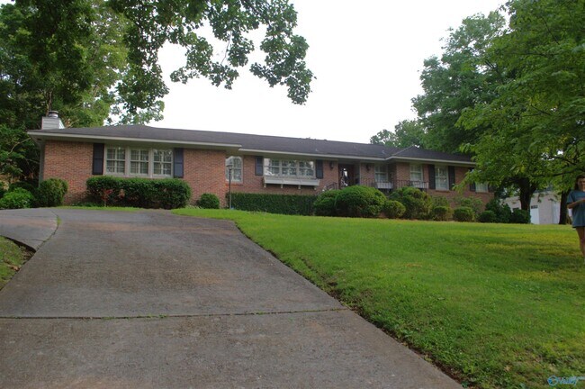 1406 E Olive Dr SE in Huntsville, AL - Building Photo - Building Photo